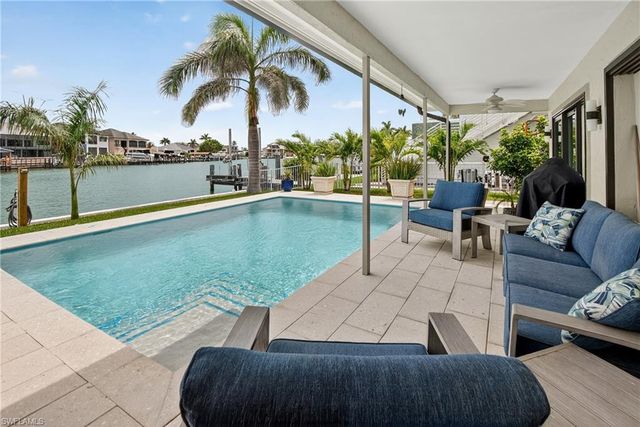 190 Tahiti CIR, Naples, FL 34113