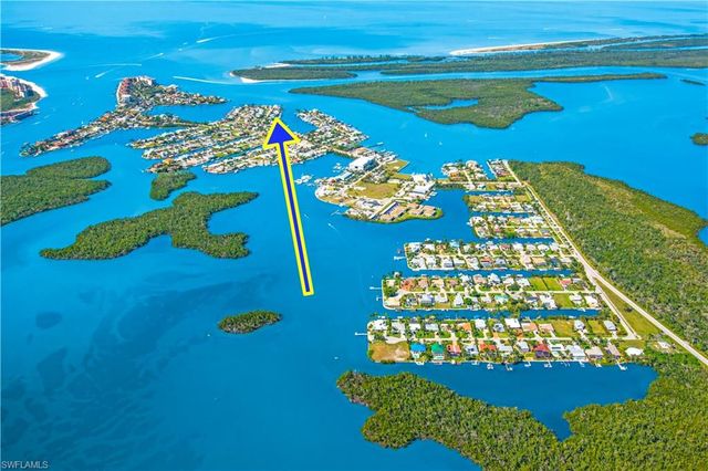 190 Tahiti CIR, Naples, FL 34113