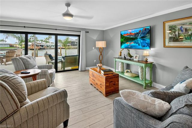 190 Tahiti CIR, Naples, FL 34113