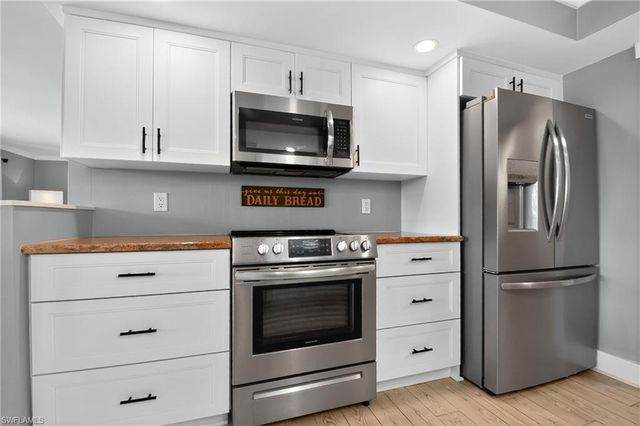 190 Tahiti CIR, Naples, FL 34113