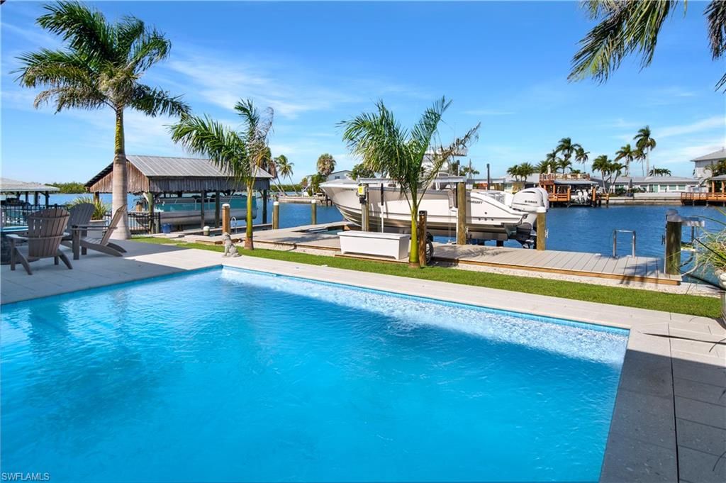 190 Tahiti CIR, Naples, FL 34113