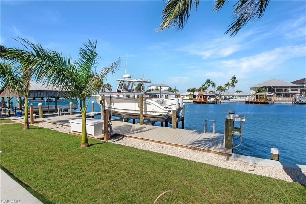 190 Tahiti CIR, NAPLES, FL 34113 — photo 4