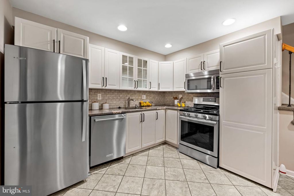 Image 10 of property listing at 1817 DUNMERE RD, Baltimore, MD 21222