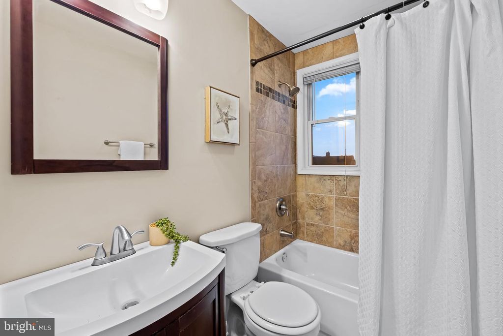 Image 16 of property listing at 1817 DUNMERE RD, Baltimore, MD 21222