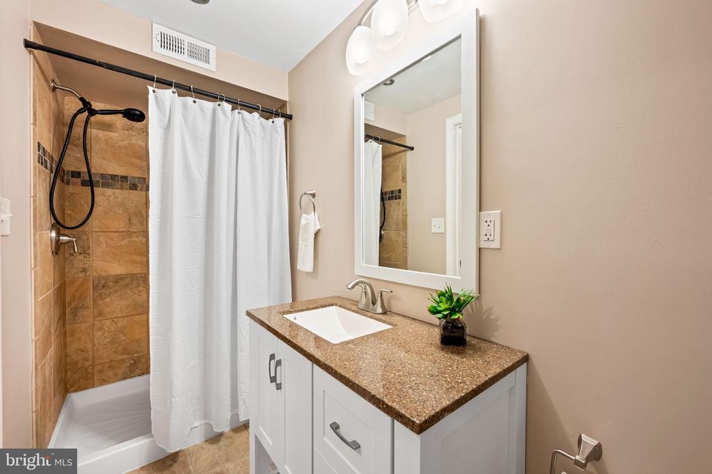 Image 22 of property listing at 1817 DUNMERE RD, Baltimore, MD 21222