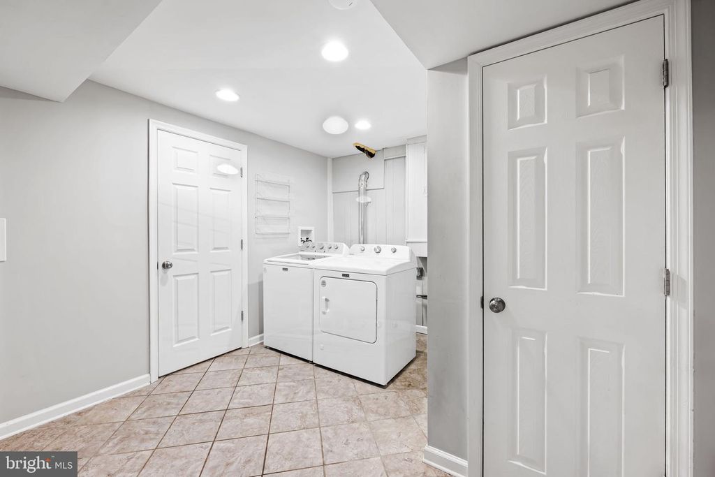 Image 23 of property listing at 1817 DUNMERE RD, Baltimore, MD 21222