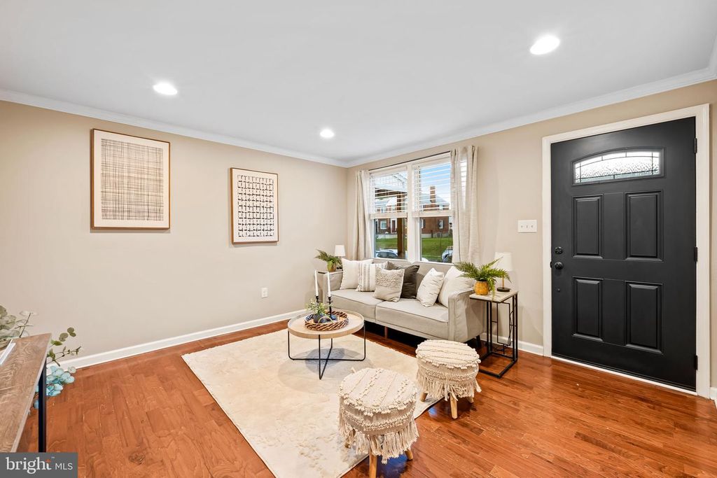 Image 4 of property listing at 1817 DUNMERE RD, Baltimore, MD 21222