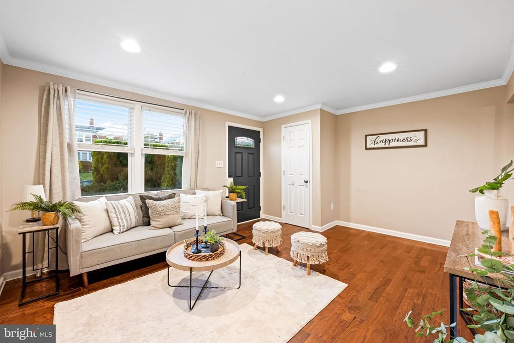 Image 5 of property listing at 1817 DUNMERE RD, Baltimore, MD 21222