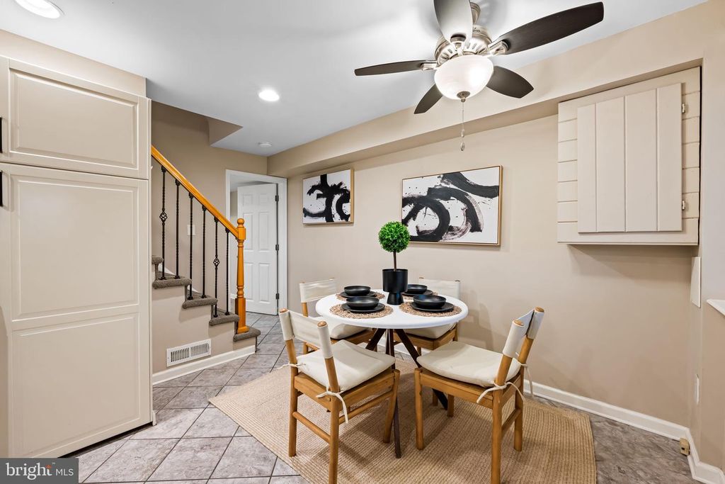 Image 8 of property listing at 1817 DUNMERE RD, Baltimore, MD 21222