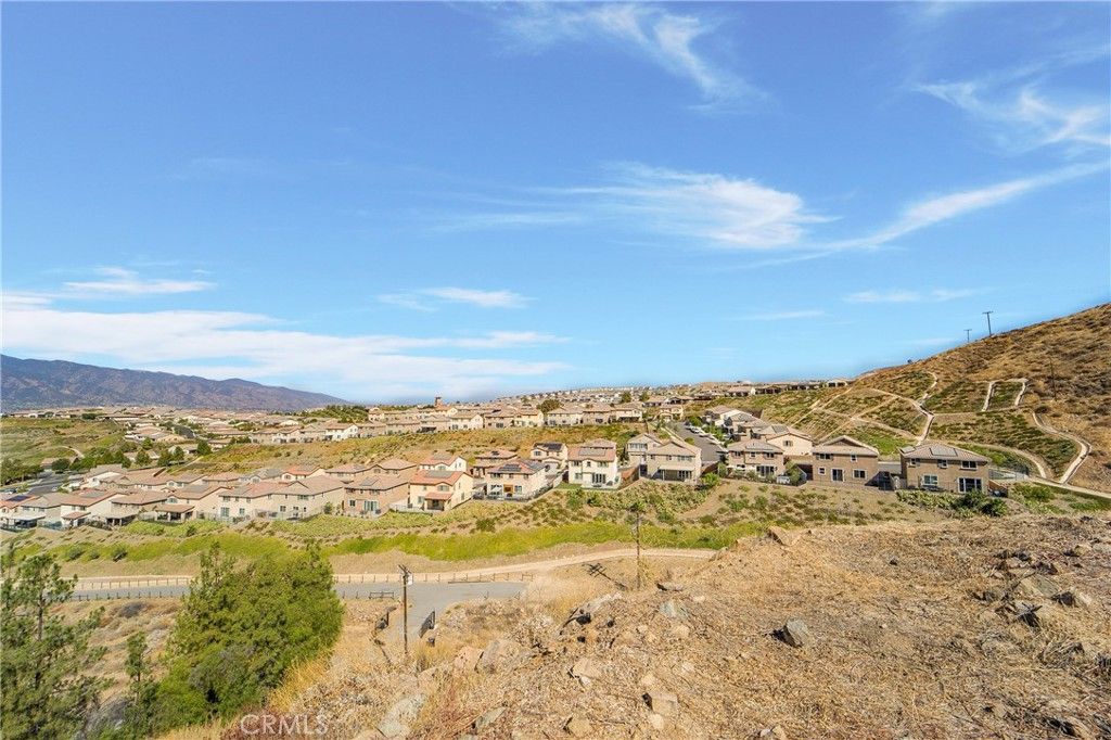 Image 11 of property listing at 11085 Canyon Circle, Corona, CA 92883