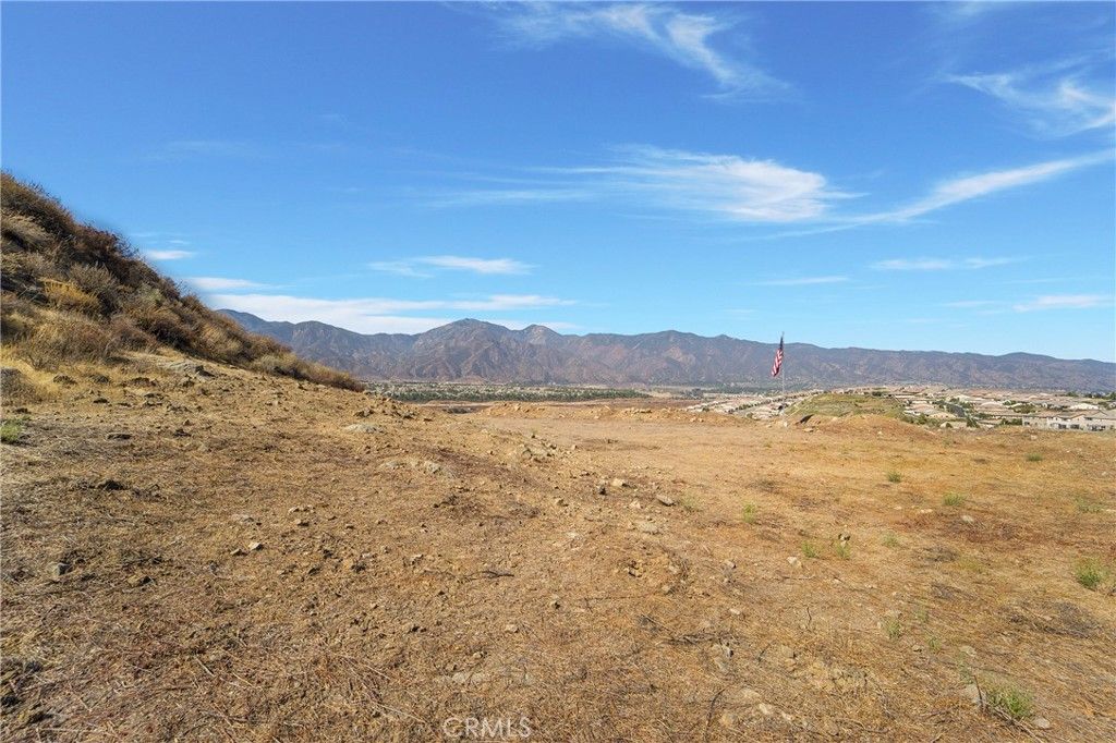 Image 12 of property listing at 11085 Canyon Circle, Corona, CA 92883