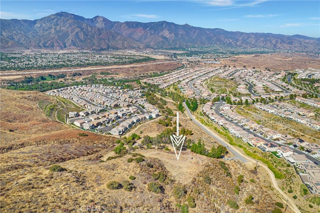 Image 16 of property listing at 11085 Canyon Circle, Corona, CA 92883