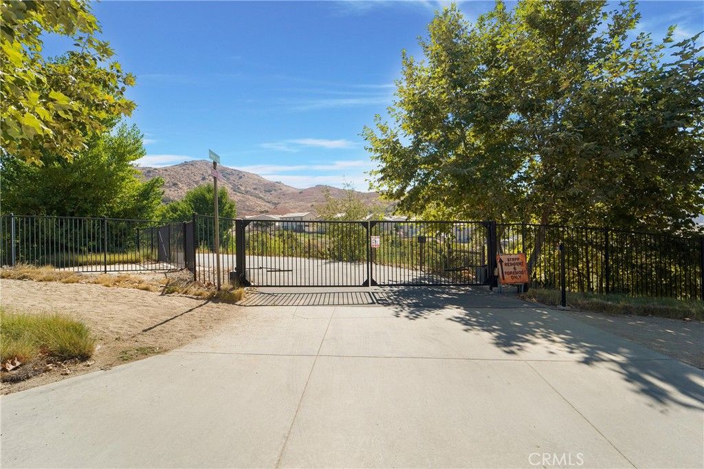 Image 2 of property listing at 11085 Canyon Circle, Corona, CA 92883
