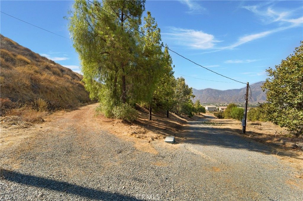 Image 36 of property listing at 11085 Canyon Circle, Corona, CA 92883