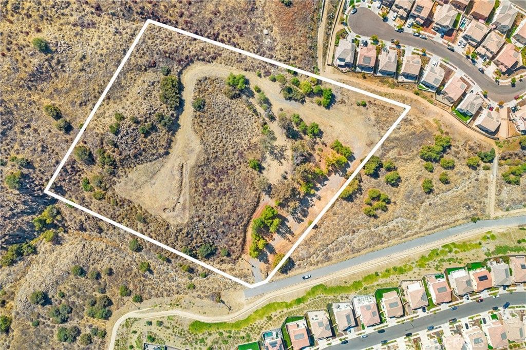 Image 4 of property listing at 11085 Canyon Circle, Corona, CA 92883