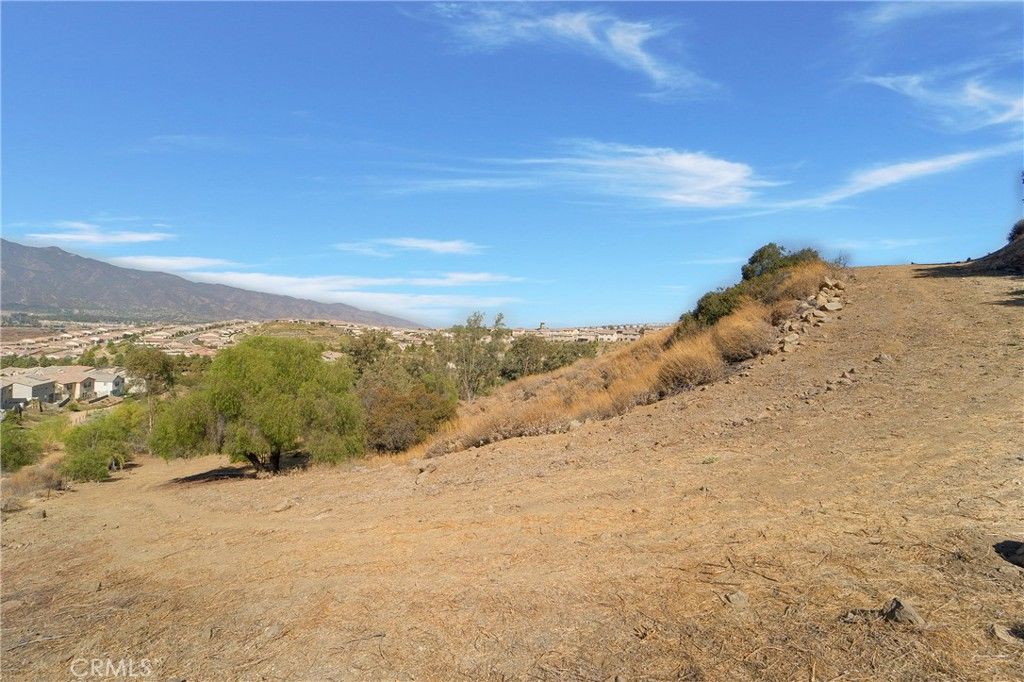 Image 7 of property listing at 11085 Canyon Circle, Corona, CA 92883