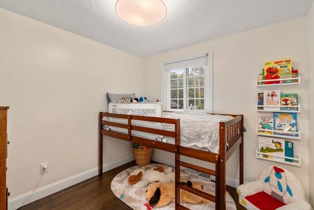17 Minuteman Lane, Plymouth, MA 02360