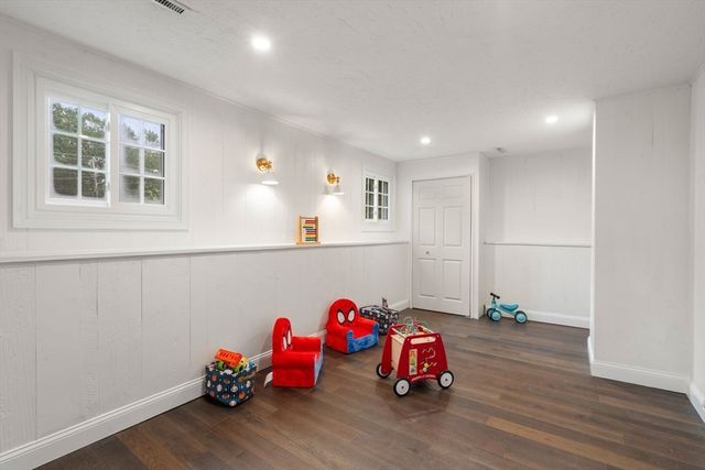 17 Minuteman Lane, Plymouth, MA 02360