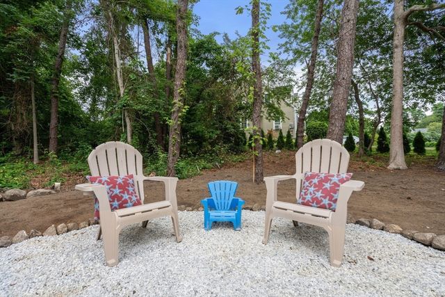 17 Minuteman Lane, Plymouth, MA 02360