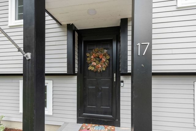 17 Minuteman Lane, Plymouth, MA 02360