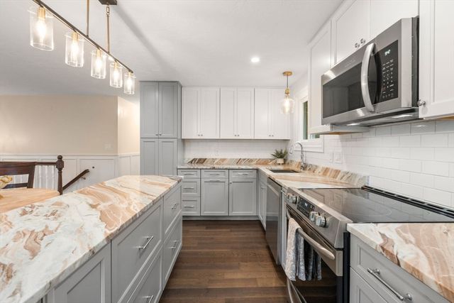 17 Minuteman Lane, Plymouth, MA 02360
