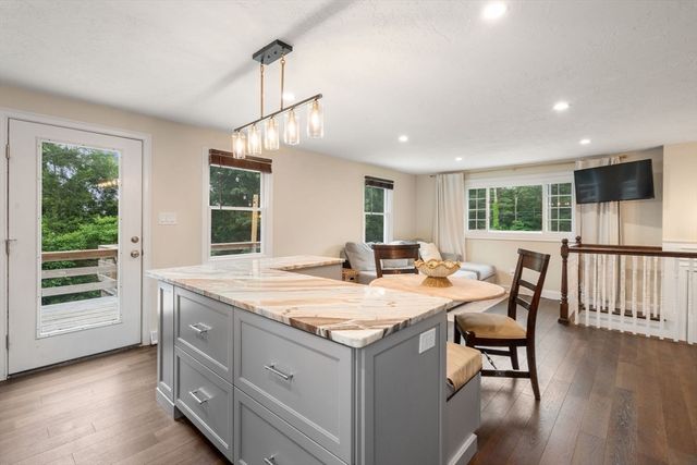 17 Minuteman Lane, Plymouth, MA 02360