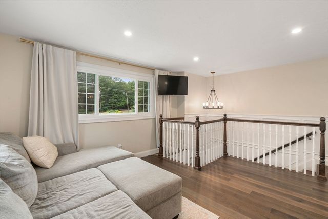 17 Minuteman Lane, Plymouth, MA 02360