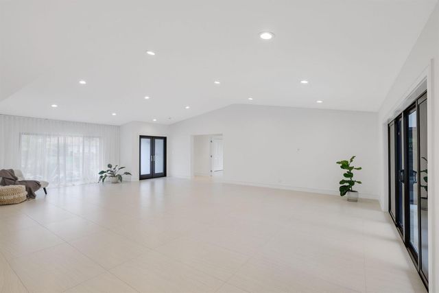 20195 Back 9 Drive, Boca Raton, FL 33498