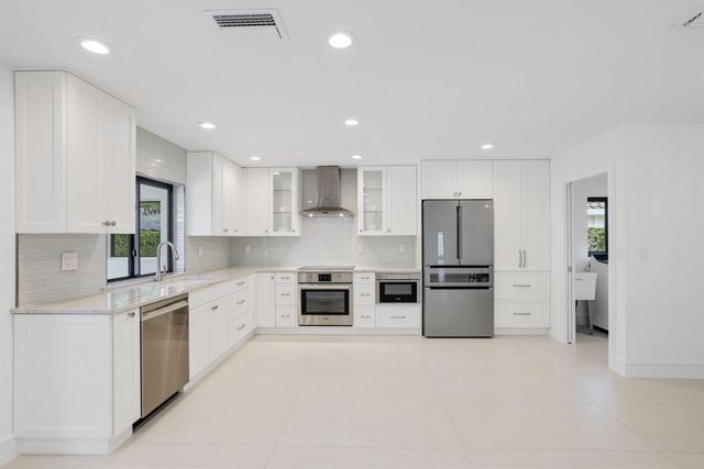 20195 Back 9 Drive, Boca Raton, FL 33498