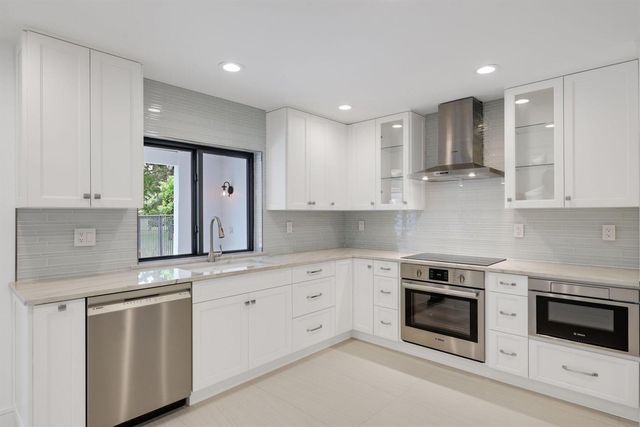 20195 Back 9 Drive, Boca Raton, FL 33498