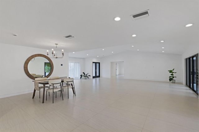 20195 Back 9 Drive, Boca Raton, FL 33498