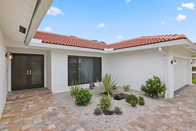 20195 Back 9 Drive, Boca Raton, FL 33498