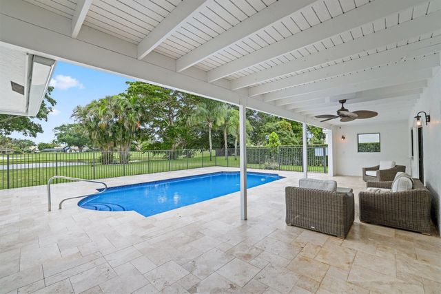 20195 Back 9 Drive, Boca Raton, FL 33498