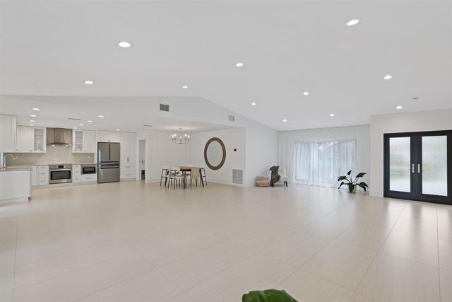 20195 Back 9 Drive, Boca Raton, FL 33498