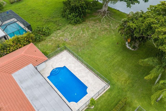 20195 Back 9 Drive, Boca Raton, FL 33498