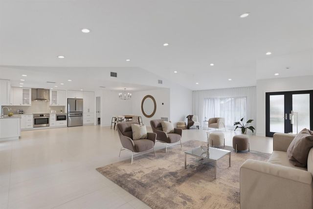 20195 Back 9 Drive, Boca Raton, FL 33498