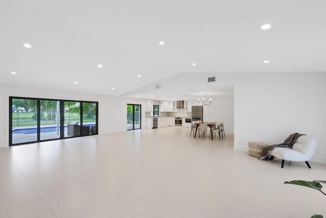 20195 Back 9 Drive, Boca Raton, FL 33498
