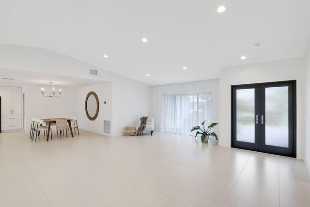 20195 Back 9 Drive, Boca Raton, FL 33498