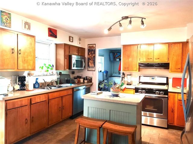 415 Skyline Drive, Charleston, WV 25302