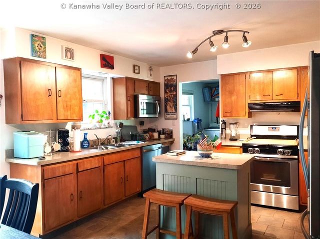 415 Skyline Drive, Charleston, WV 25302