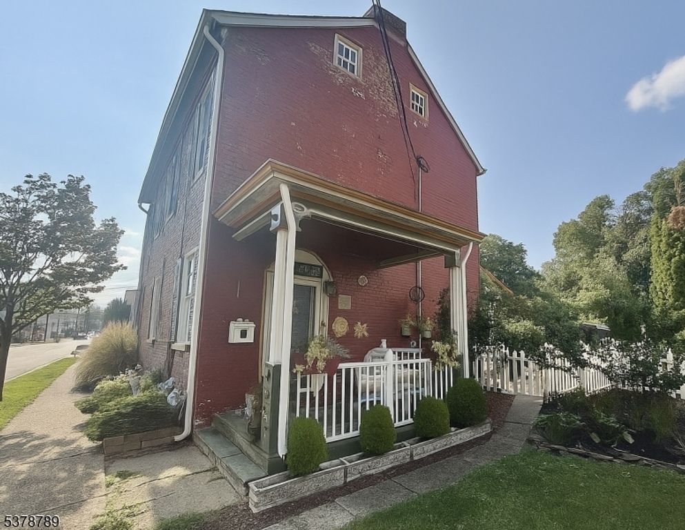 323 Water St, Belvidere Twp., NJ 07823