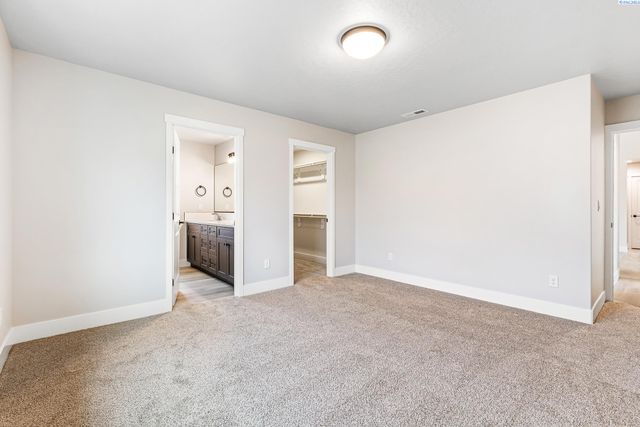 6557 W 29th Ct, Kennewick, WA 99338