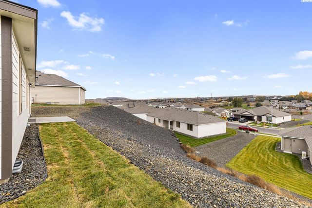 6557 W 29th Ct, Kennewick, WA 99338