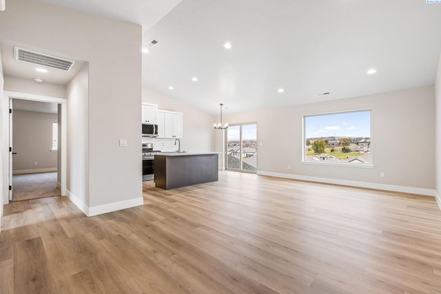 6557 W 29th Ct, Kennewick, WA 99338