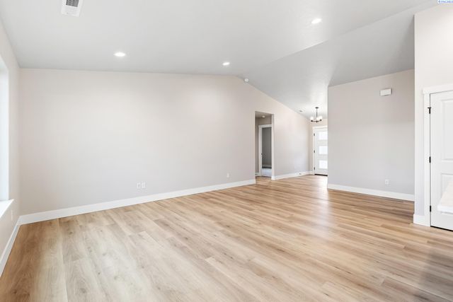 6557 W 29th Ct, Kennewick, WA 99338