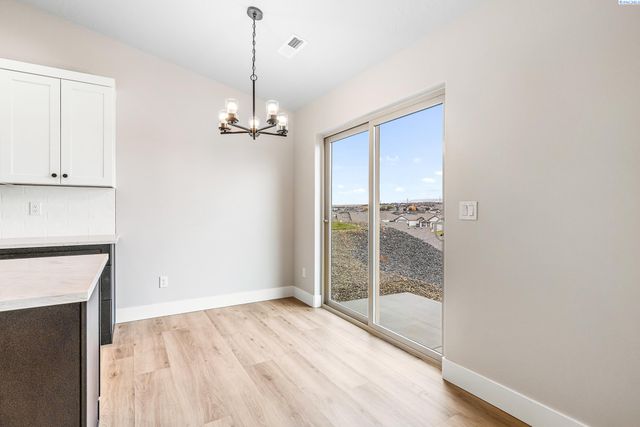 6557 W 29th Ct, Kennewick, WA 99338