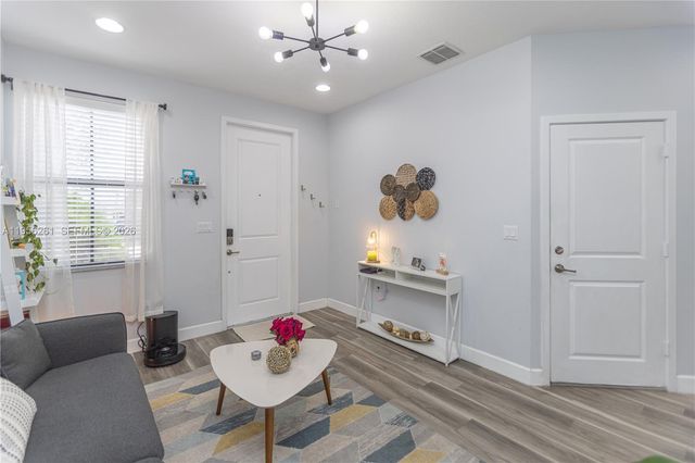 5203 NW 50th Ter, Tamarac, FL 33319