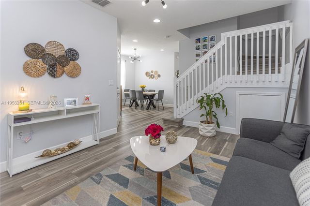 5203 NW 50th Ter, Tamarac, FL 33319