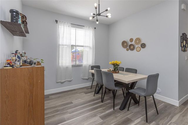 5203 NW 50th Ter, Tamarac, FL 33319