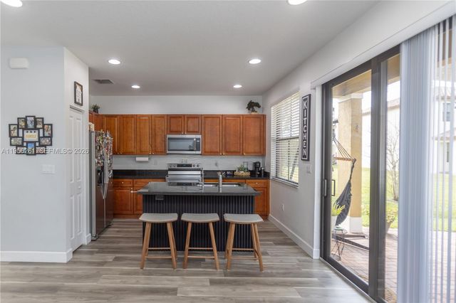 5203 NW 50th Ter, Tamarac, FL 33319